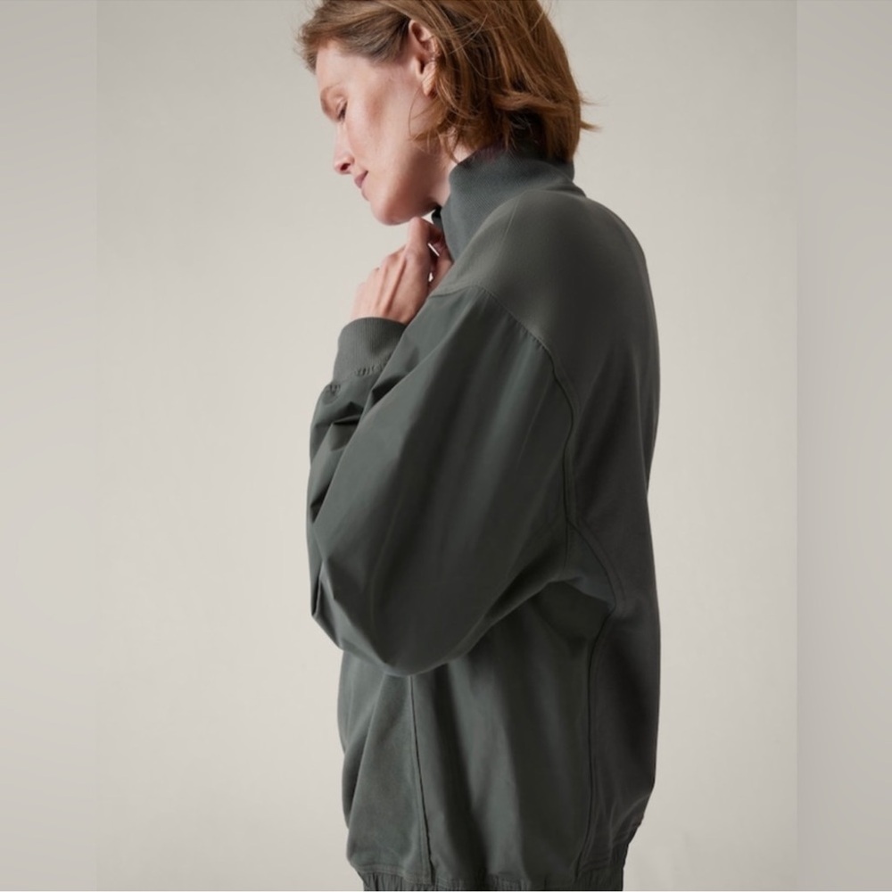 Athleta Triumph Hybrid half zip sweatshirt Bali Green Sz XS - Picture 4 of 17